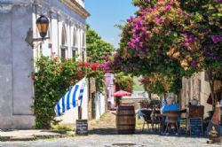 העיירה קולוניה דל סקרמנטו