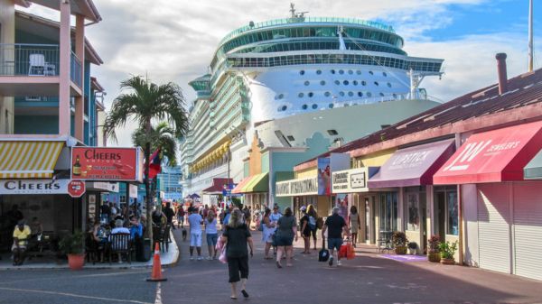 אוניית קרוז בסנט ג'ונס, אנטיגואה