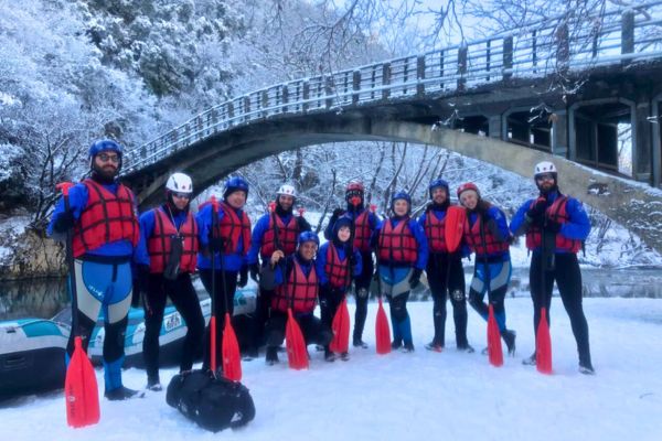רפטינג בנהר אראכטוס בחורף