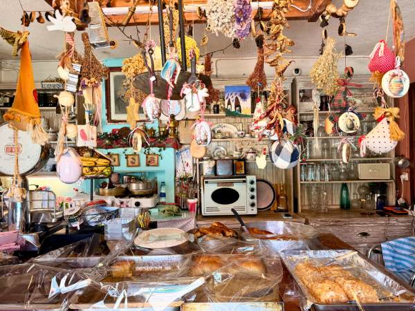 החצר הקסומה של אמי, מסעדה מומלצת בפבליאני