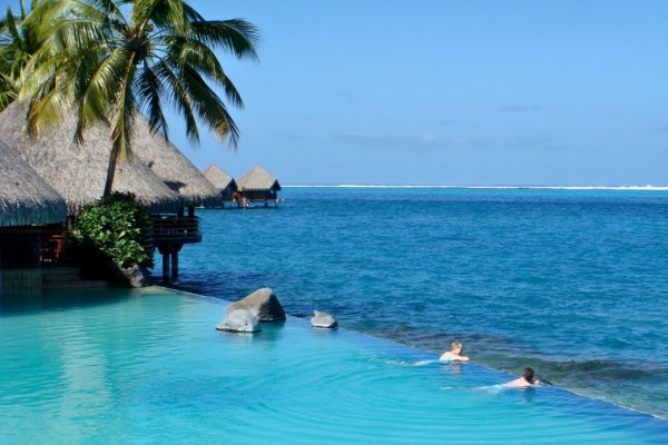 ריזורט באי טהיטי באוקיינוס השקט