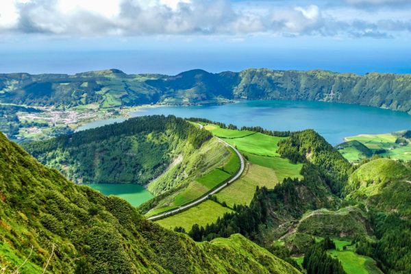 האיים האזוריים