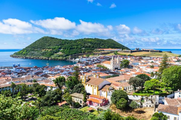 העיר Angra do Heroismo באי טרסיירה, האיים האזוריים