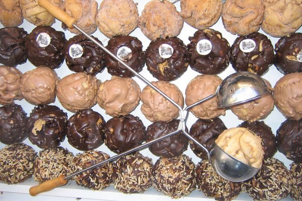 שניבאלן Schneeballen, עוגייה המאפיינת את העיר רוטנבורג