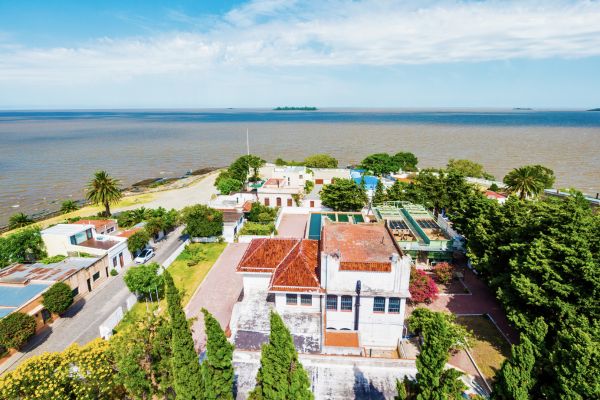 העיירה קולוניה דל סקרמנטו על שפת הריו דה לה פלטה