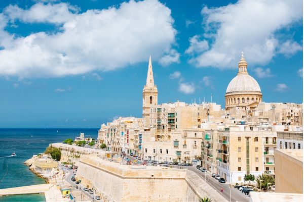טיסה למלטה, ולטה הבירה