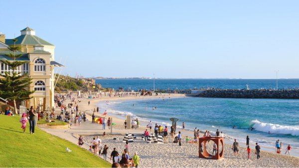 חוף קוטסלו בעיר פרת'