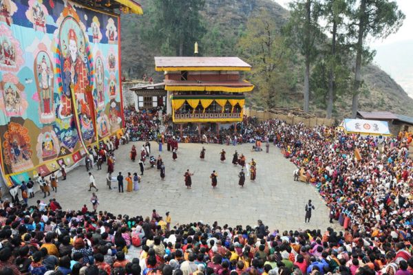 ריקודים למרגלות הטונגדרול, פסטיבל טשצ'ו בבהוטן