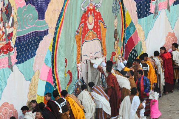 גלילת טונגדרולף בפסטיבל טשצ'ו בבהוטן