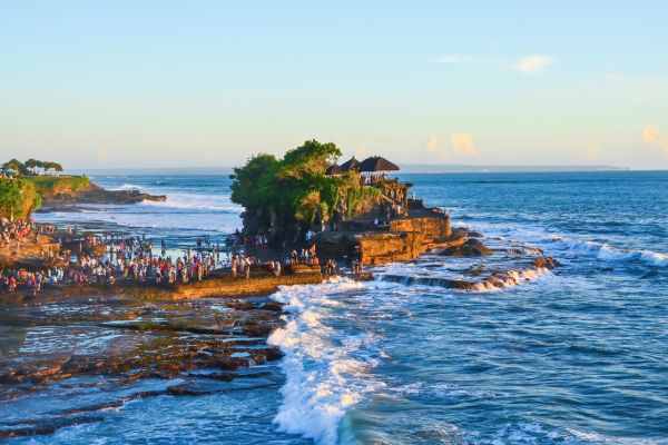 שקיעה מול מקדש טאנה לוט, באלי