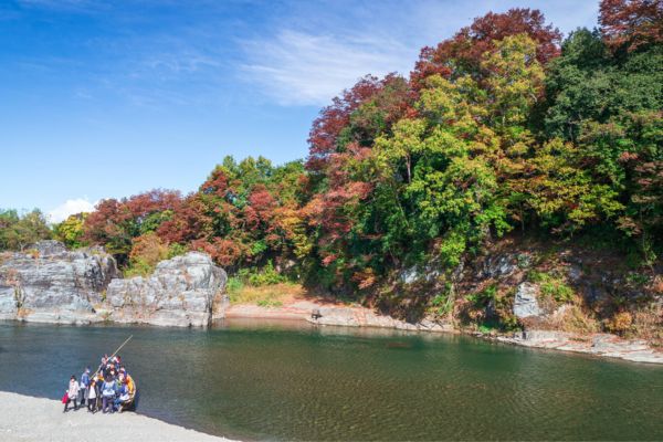 שייט על נהר ארקאווה באזור נגאטורו, צ'יצ'יבו